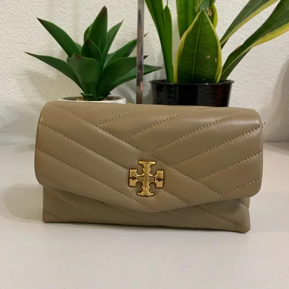 ππ TORY BURCH Kira Chevron Chain Wallet - Picture 13 of 13